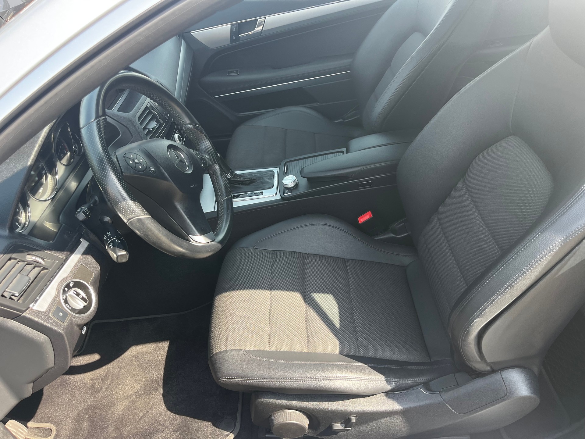 MERCEDES-BENZ E 250 CGI BlueEfficiency Automatic-image-8