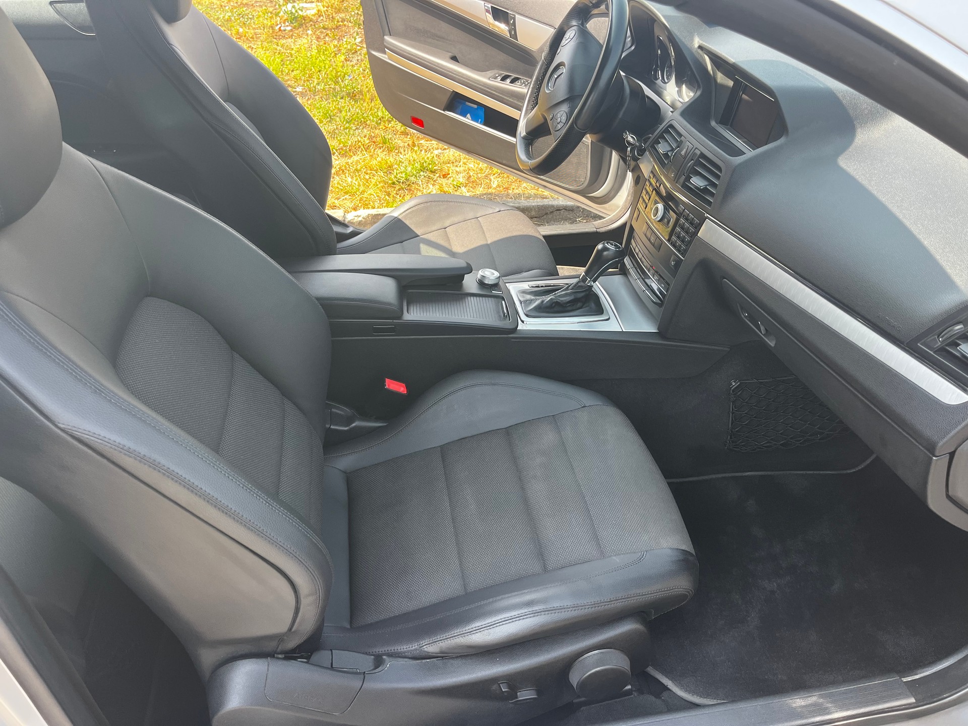 MERCEDES-BENZ E 250 CGI BlueEfficiency Automatic-image-10