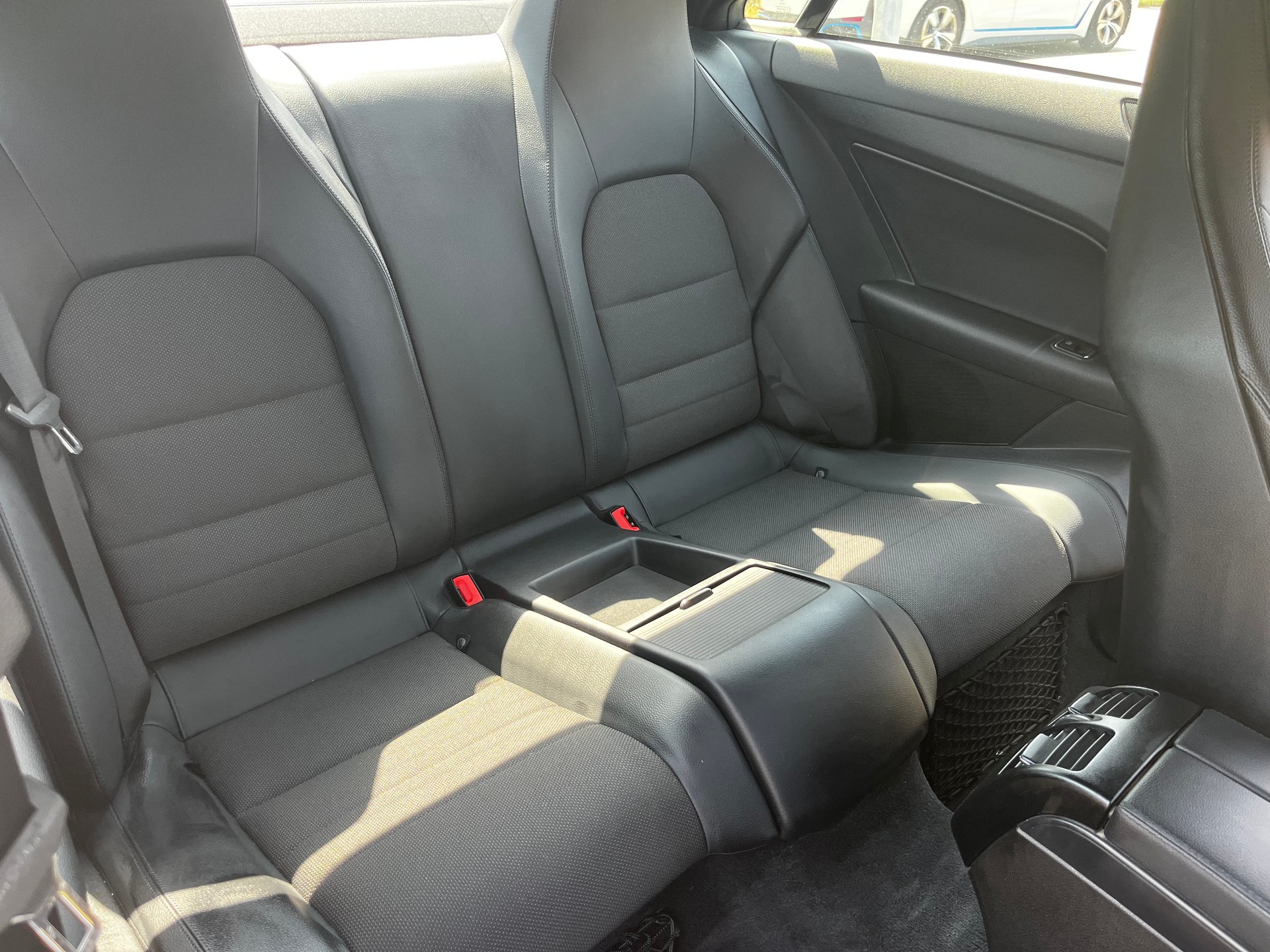 MERCEDES-BENZ E 250 CGI BlueEfficiency Automatic-image-11