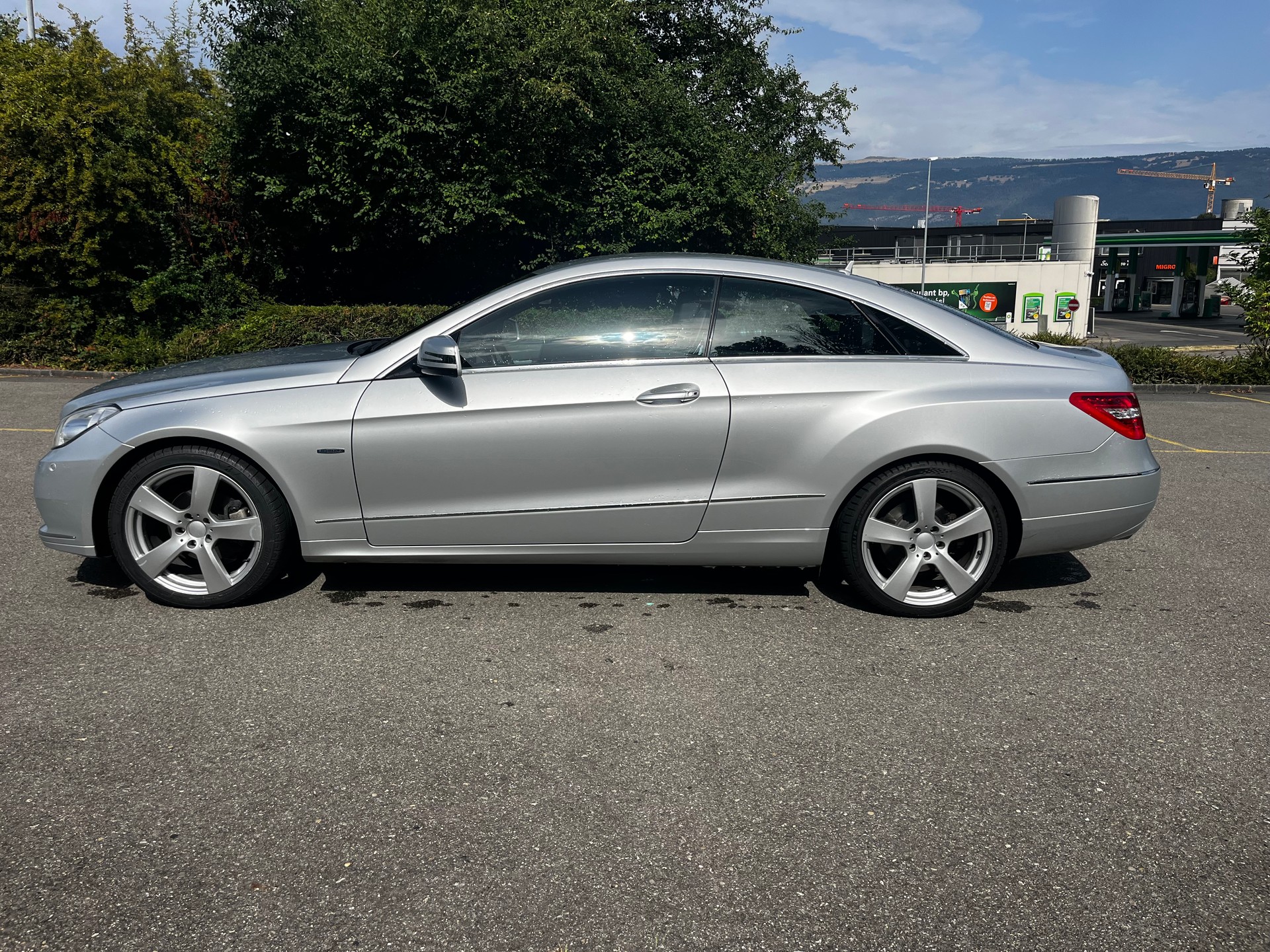 MERCEDES-BENZ E 250 CGI BlueEfficiency Automatic-image-6