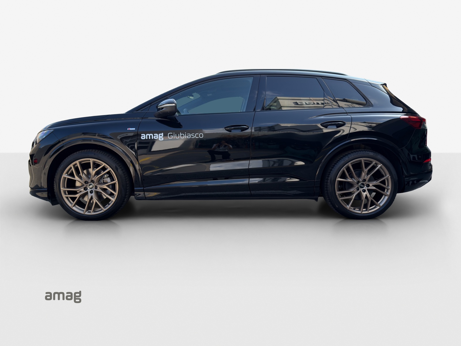 AUDI Q4 e-tron 45 Attraction quattro-showroom-element-1