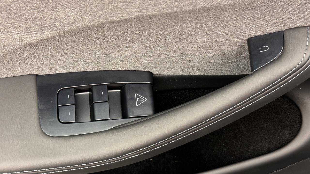 TESLA Model 3 Long Range RWD-image-8