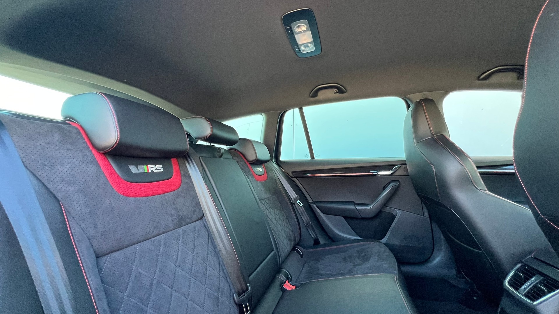 SKODA OCTAVIA COMBI 2.0 TSI RS DSG l 230 PS-image-28