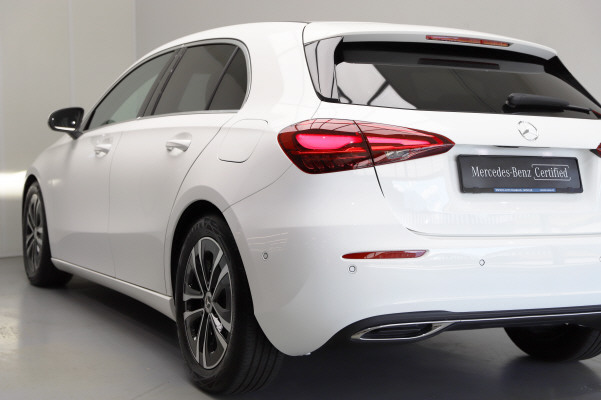 MERCEDES-BENZ A 180-showroom-element-3