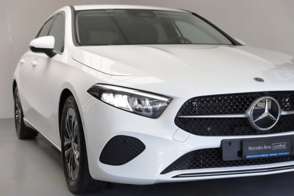 MERCEDES-BENZ A 180-showroom-element-1