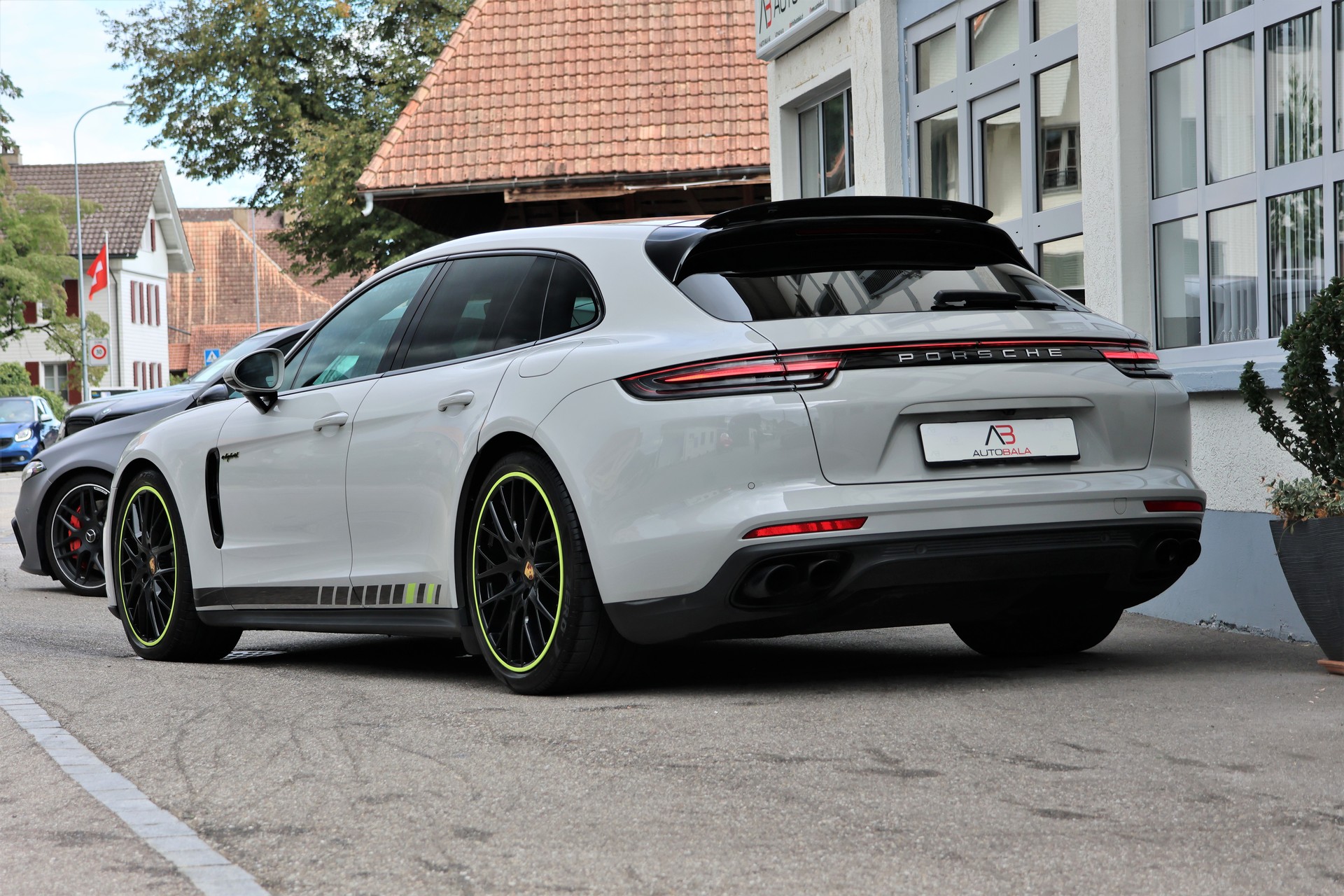 PORSCHE Panamera 4 E-Hybrid Sport Turismo PDK Kreide (CH) *Approved bis 2/2028*-showroom-element-2