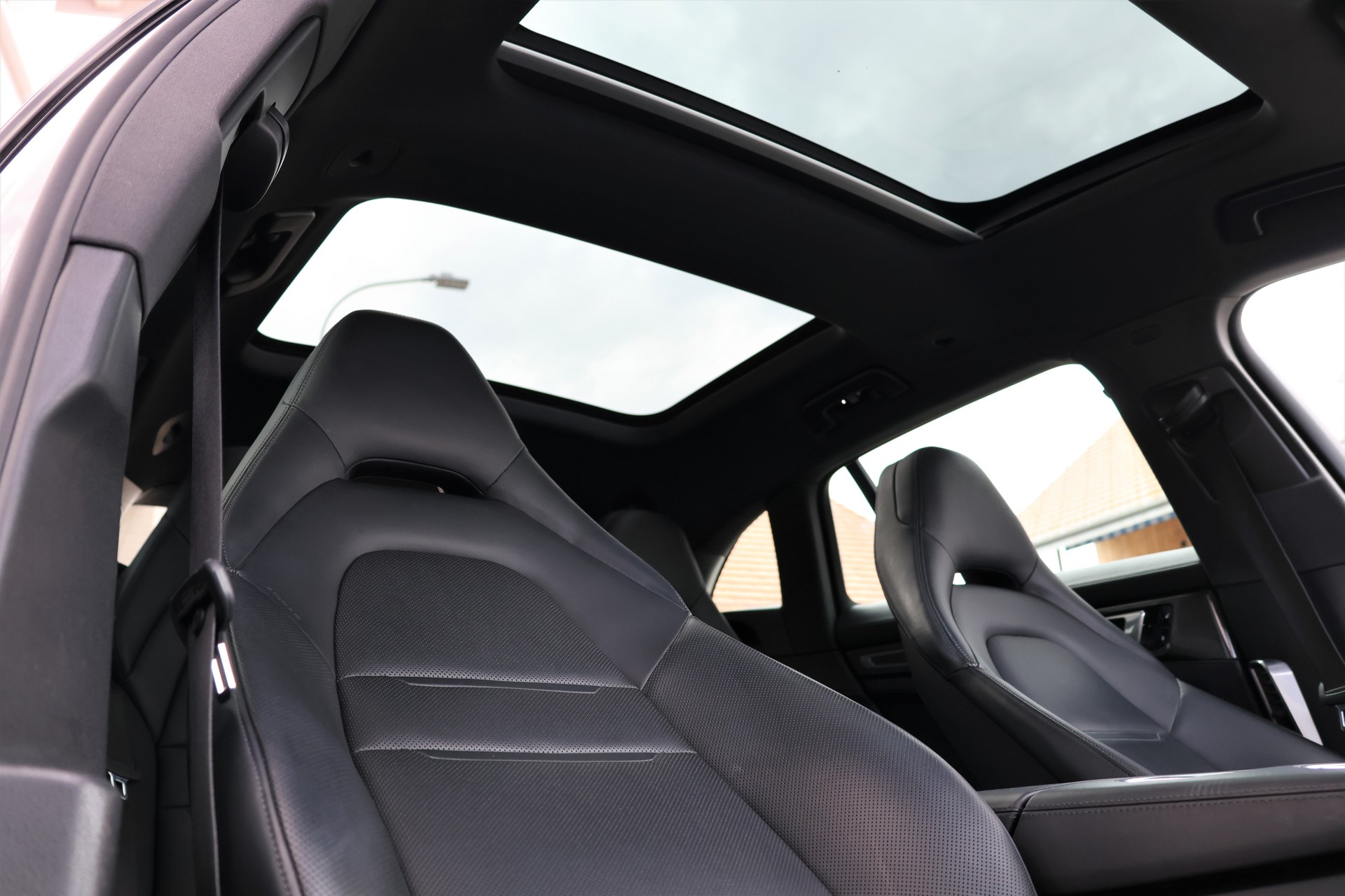 PORSCHE Panamera 4 E-Hybrid Sport Turismo PDK Kreide (CH) *Approved bis 2/2028*-image-23