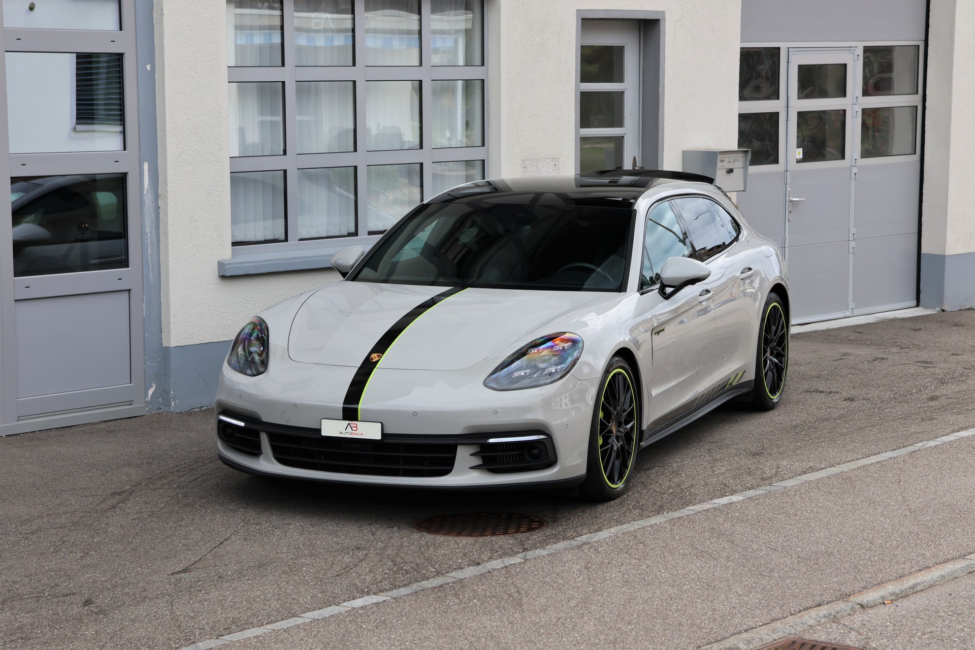 PORSCHE Panamera 4 E-Hybrid Sport Turismo PDK Kreide (CH) *Approved bis 2/2028*