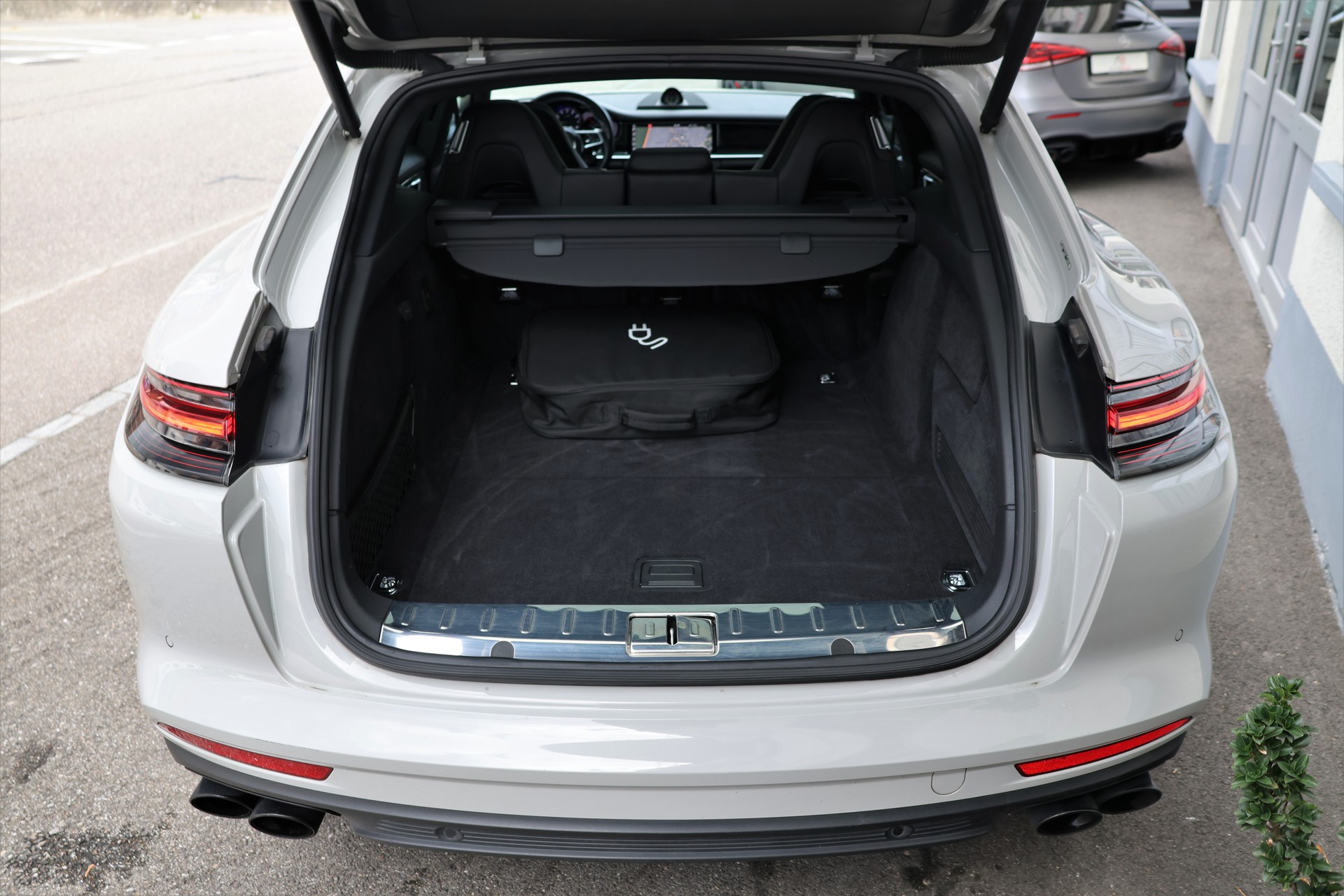 PORSCHE Panamera 4 E-Hybrid Sport Turismo PDK Kreide (CH) *Approved bis 2/2028*-image-19