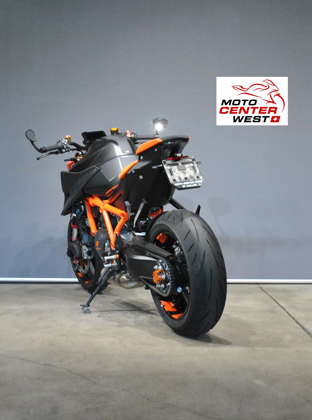 KTM 1290 Super Duke R-showroom-element-3