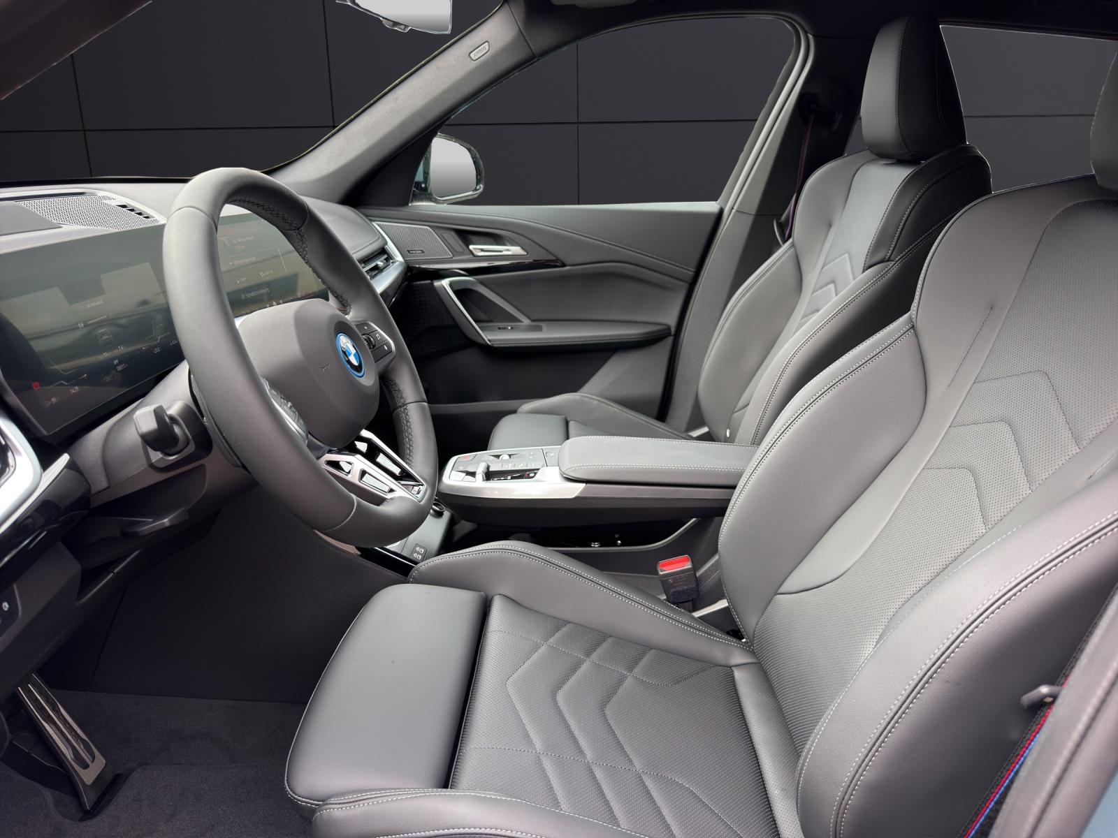 BMW iX1 U11 30 xDrive-showroom-element-1