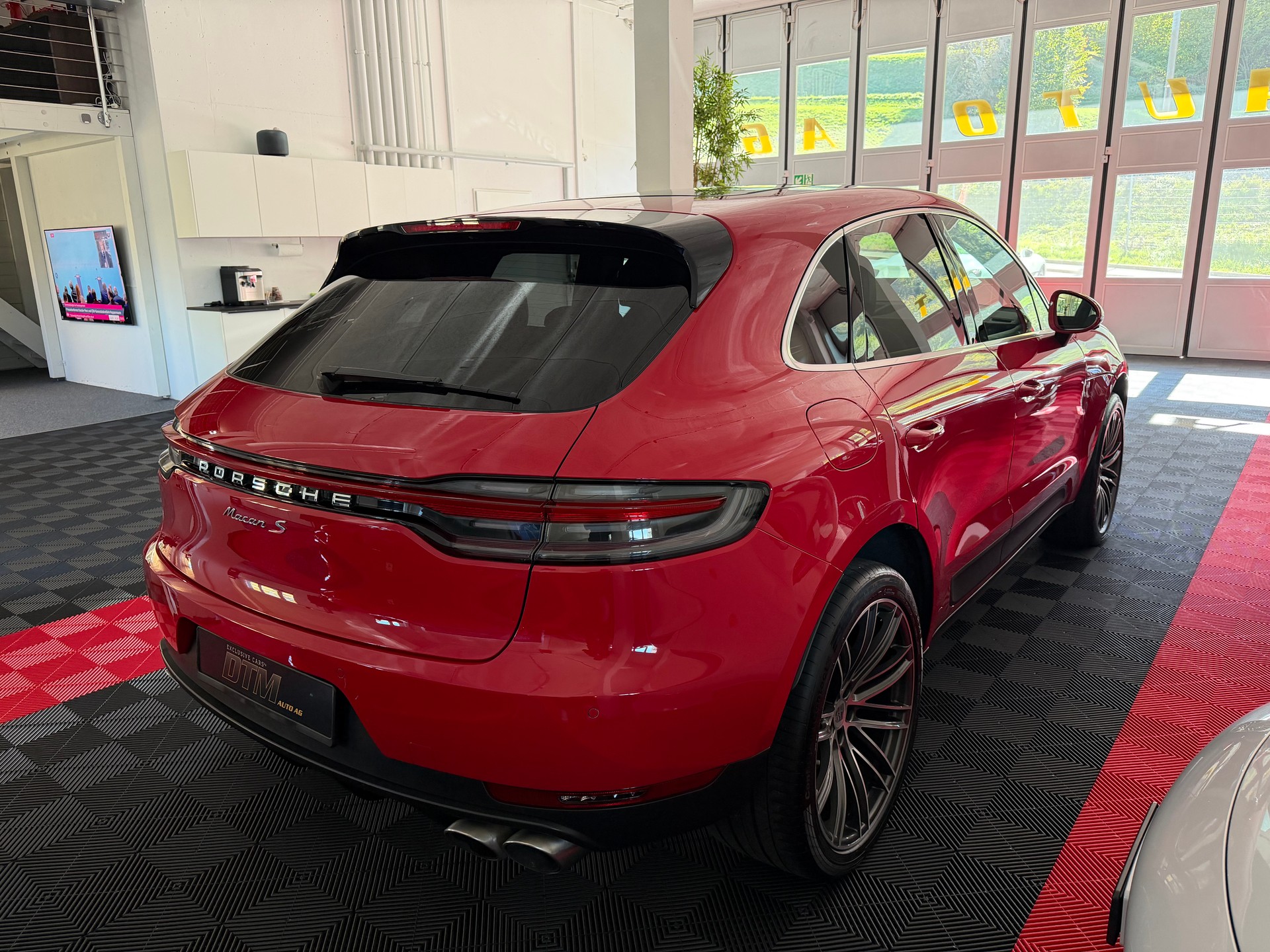 PORSCHE Macan S-image-4
