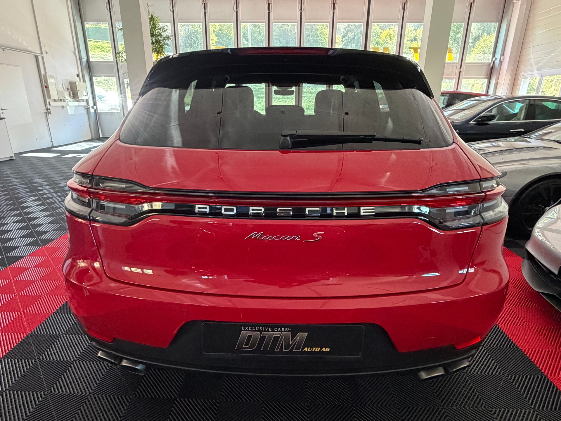 PORSCHE Macan S-showroom-element-3