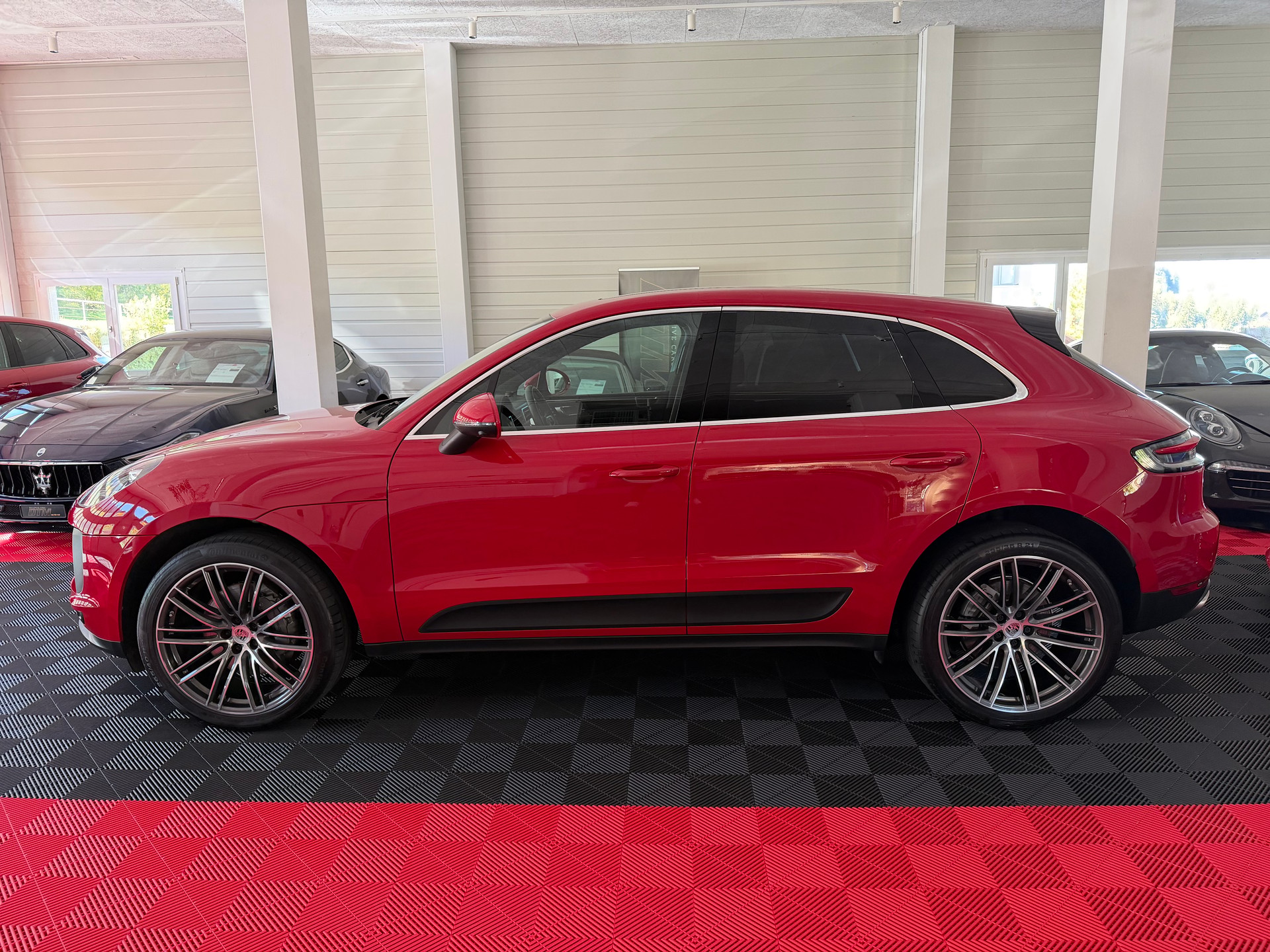 PORSCHE Macan S-showroom-element-1