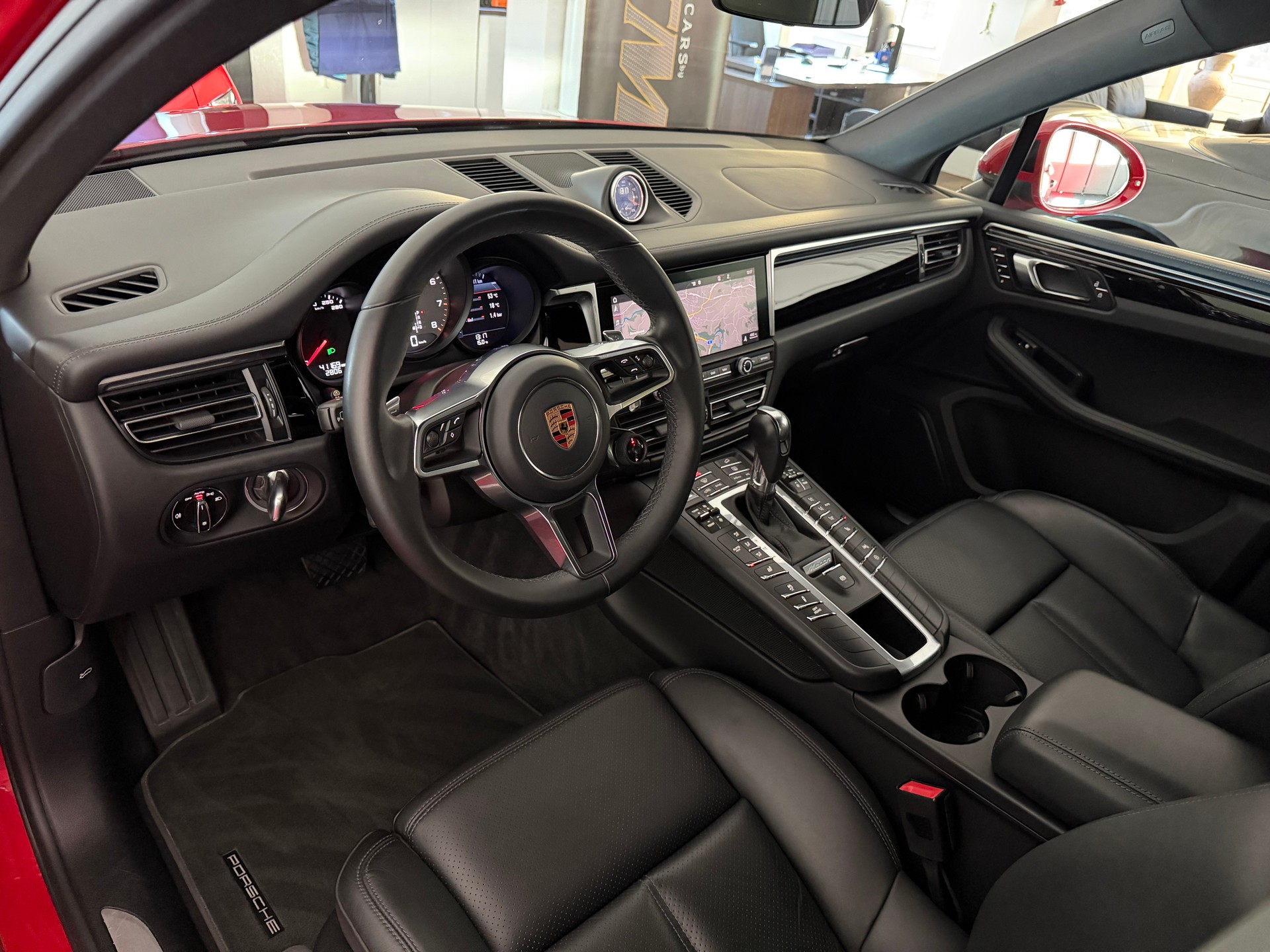 PORSCHE Macan S-image-7