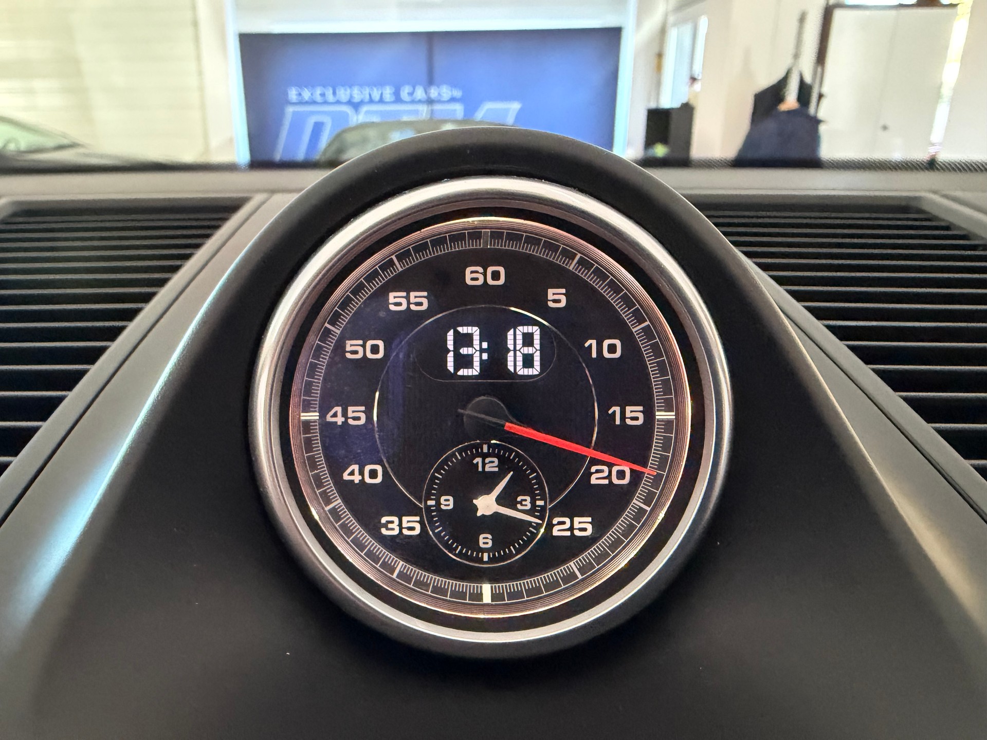 PORSCHE Macan S-image-10