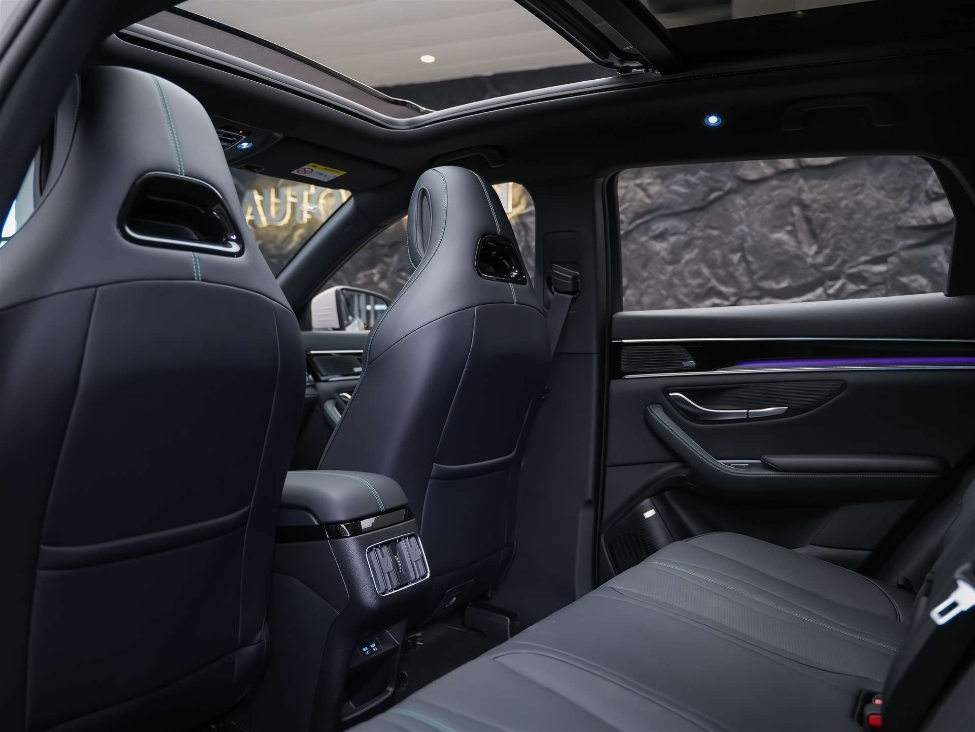 BYD Seal U DM-i Design AWD *Werksgarantie*Panorama*Sitzbelüftung*360° Kamera*-image-11