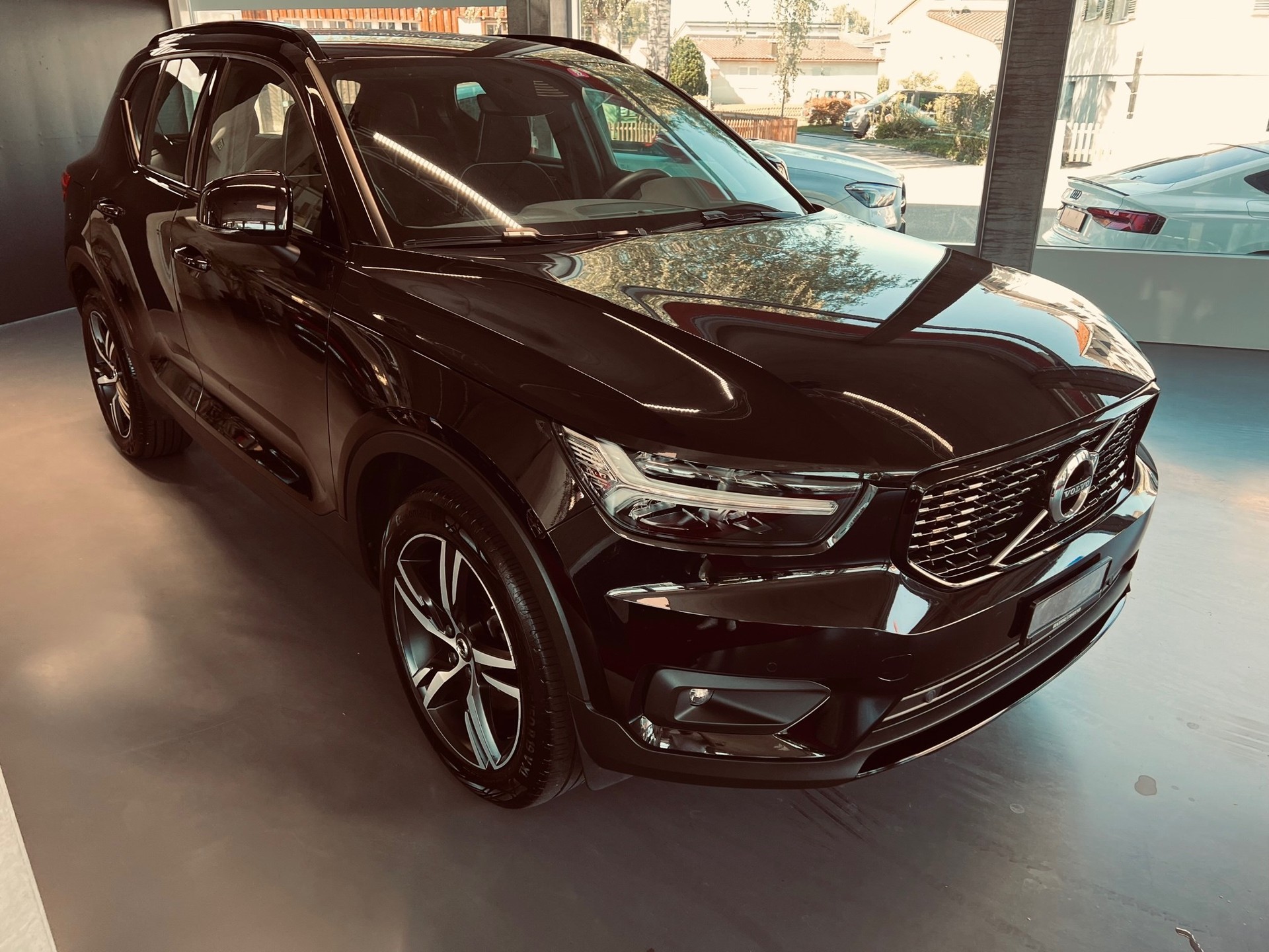 VOLVO XC40 D4 AWD R-Design Geartronic-showroom-element-1