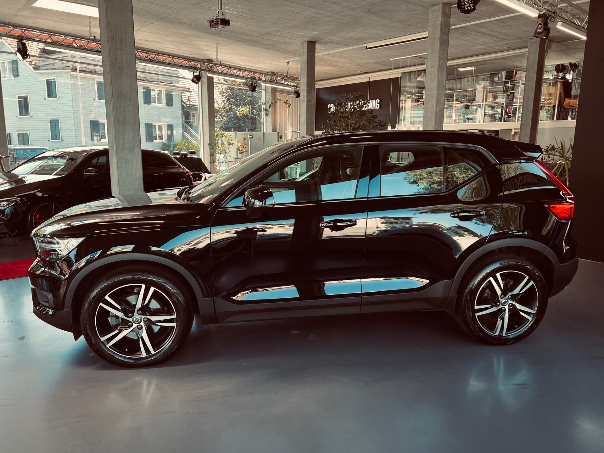 VOLVO XC40 D4 AWD R-Design Geartronic-showroom-element-2