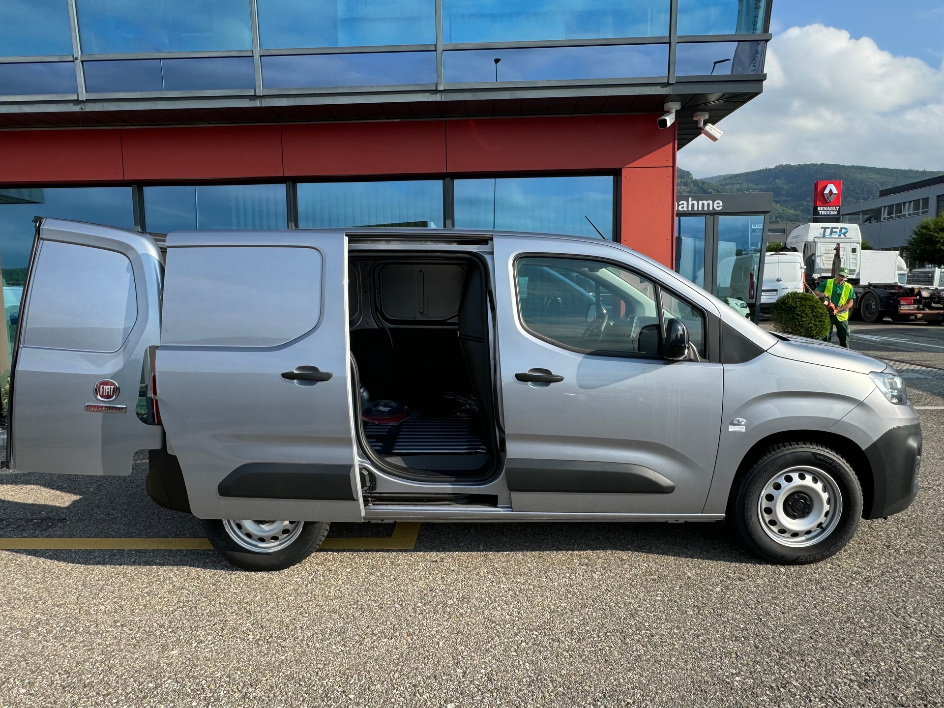 FIAT E-Doblo L1 50kWh Launch Edition-image-5
