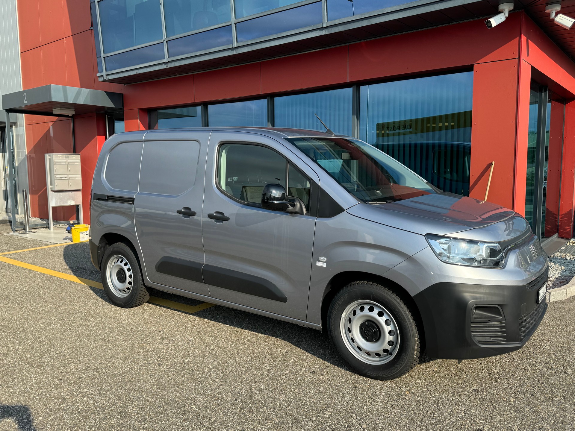 FIAT E-Doblo L1 50kWh Launch Edition-image-1