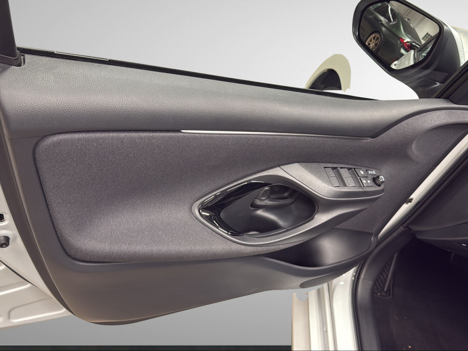 TOYOTA Yaris 1.5 Premium e-CVT-image-11