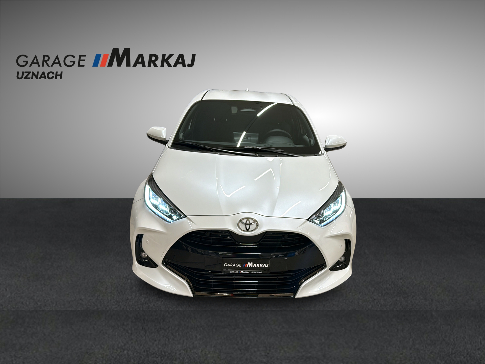 TOYOTA Yaris 1.5 Premium e-CVT-showroom-element-1
