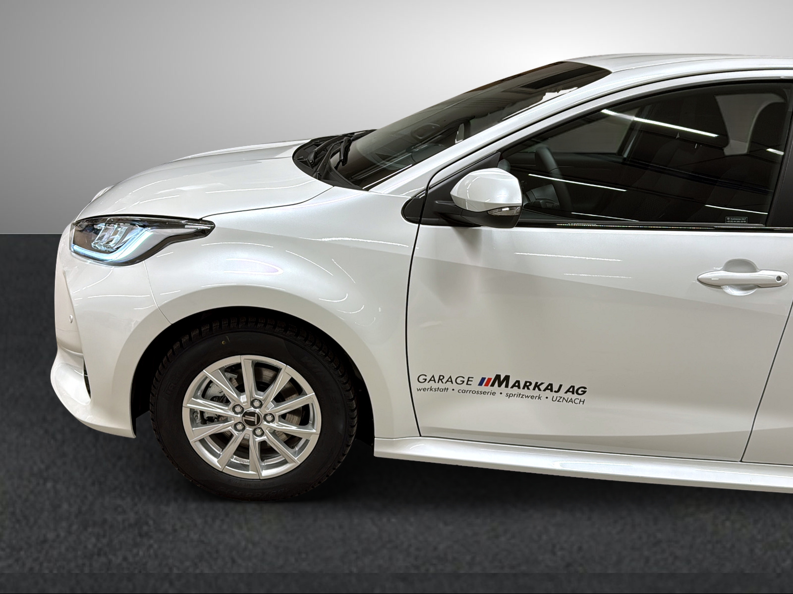 TOYOTA Yaris 1.5 Premium e-CVT-image-4
