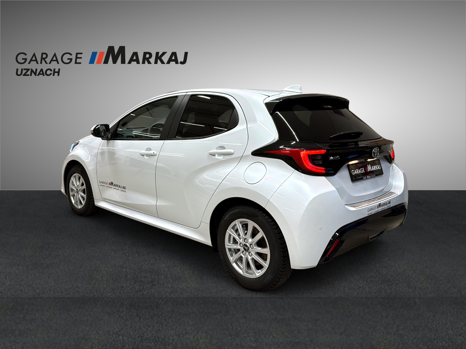 TOYOTA Yaris 1.5 Premium e-CVT-showroom-element-3