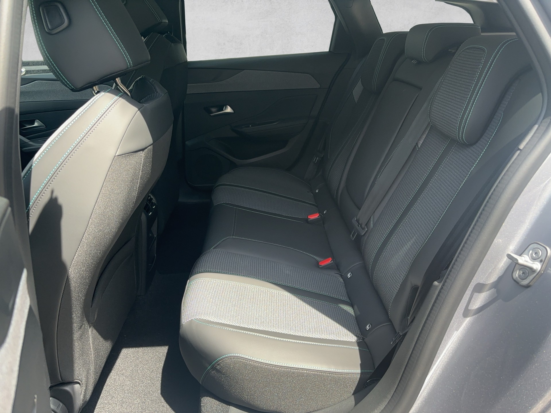 PEUGEOT 308 SW 1.2 Pure Tech Allure EAT8-image-9