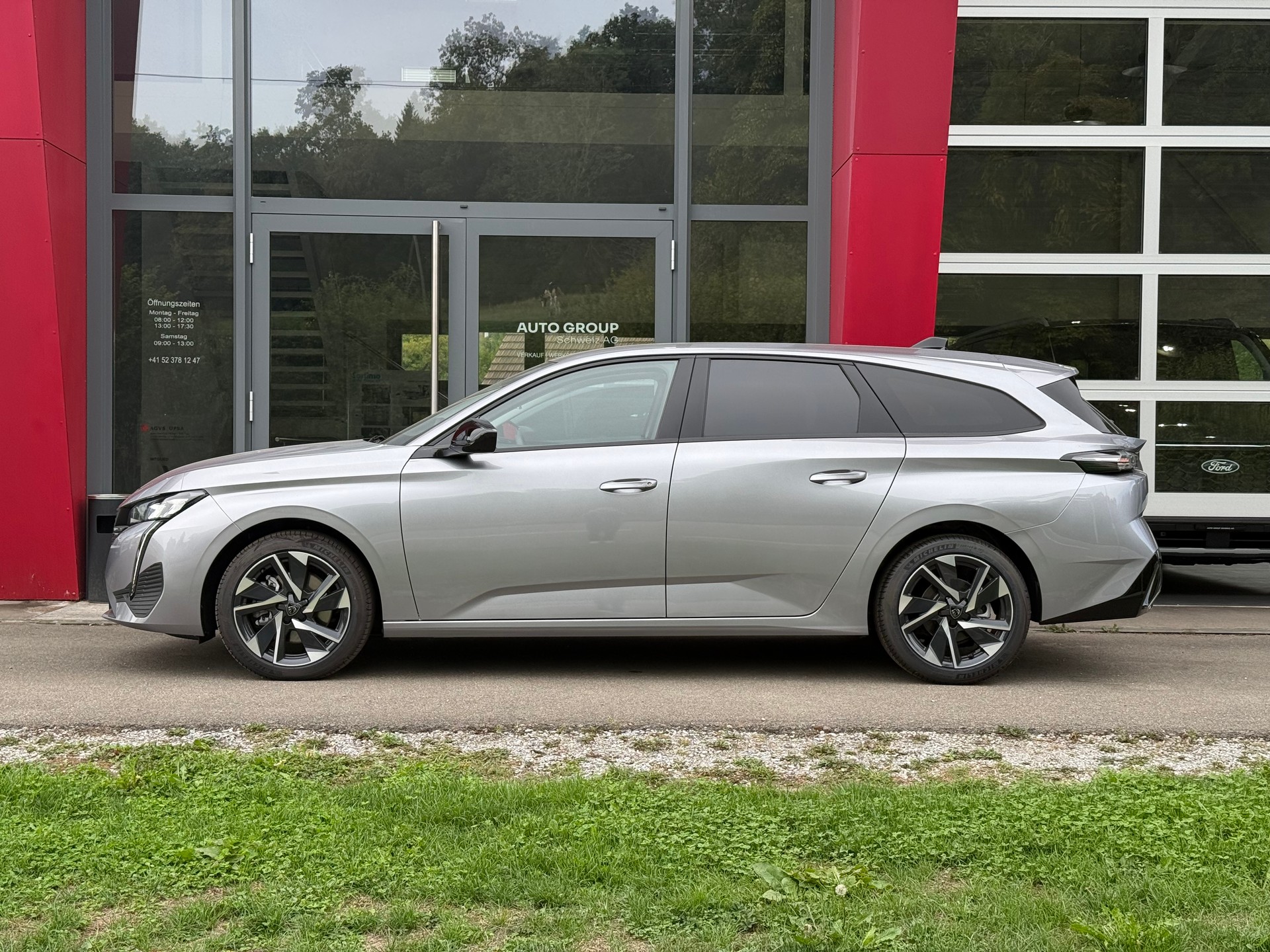 PEUGEOT 308 SW 1.2 Pure Tech Allure EAT8 LEASING AB 375.71 CHF / MONAT-showroom-element-1