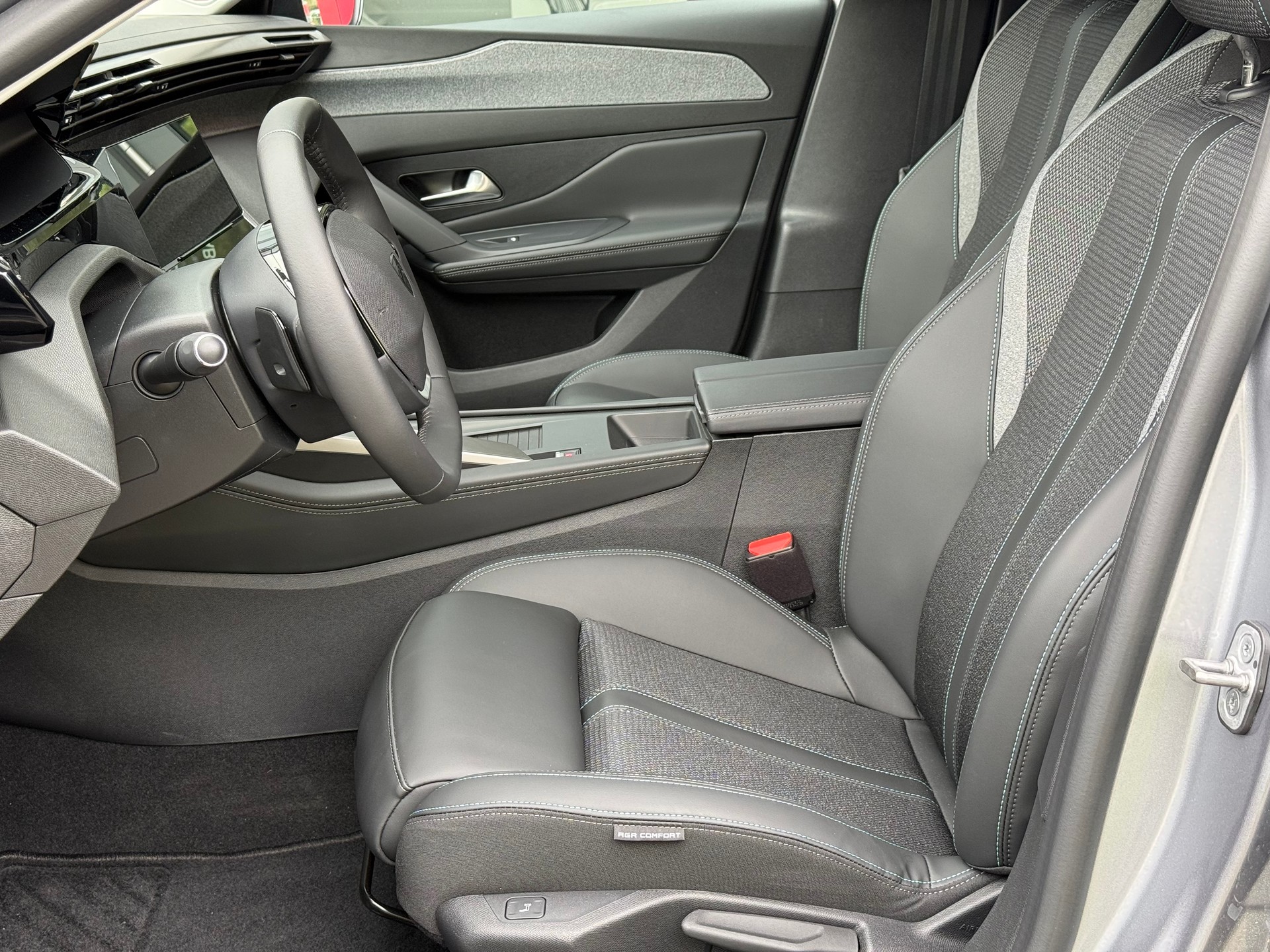 PEUGEOT 308 SW 1.2 Pure Tech Allure EAT8 LEASING AB 375.71 CHF / MONAT-image-7