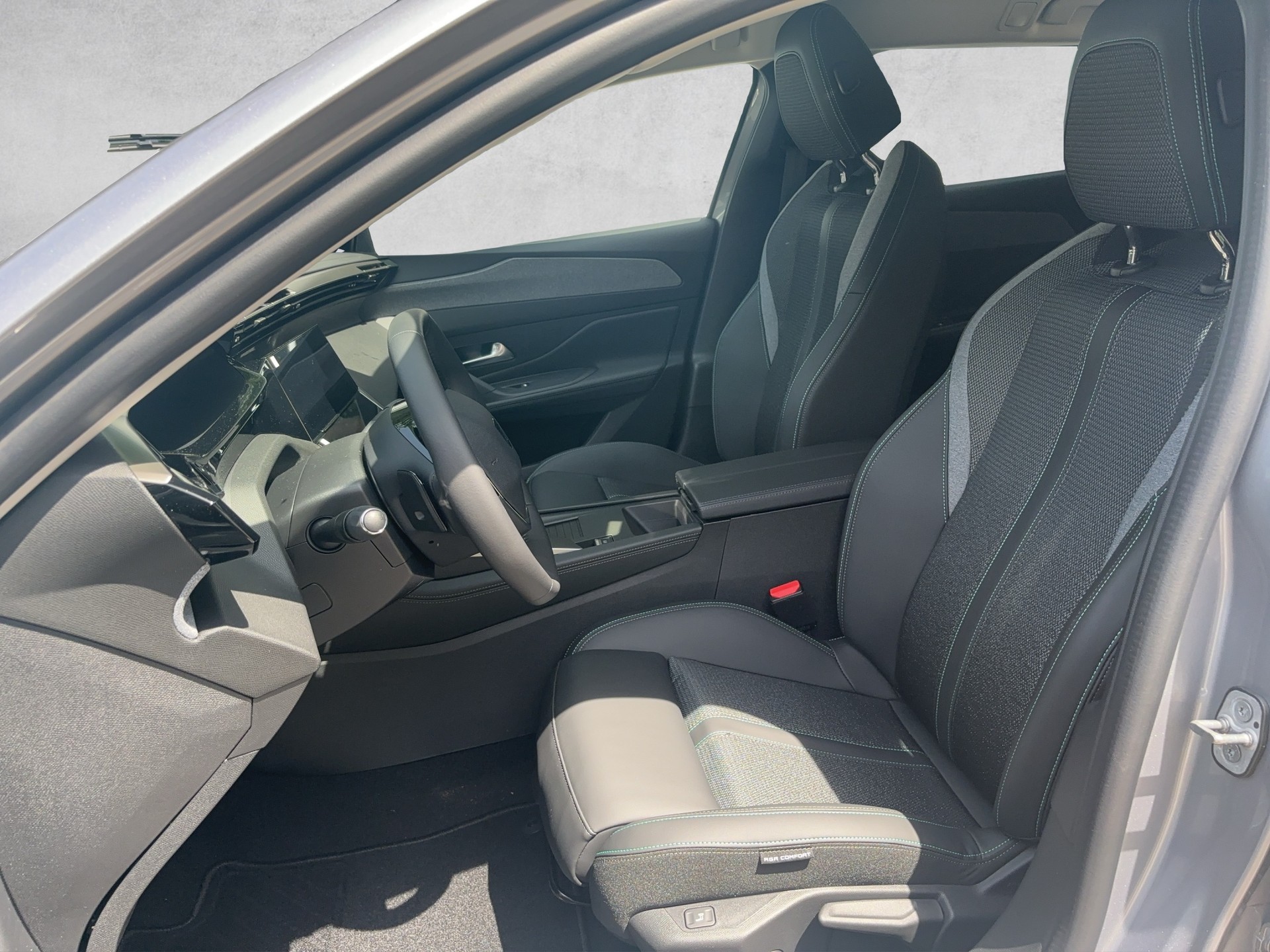 PEUGEOT 308 SW 1.2 Pure Tech Allure EAT8-image-4