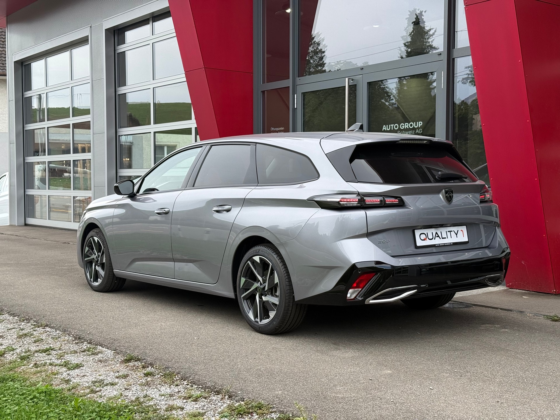 PEUGEOT 308 SW 1.2 Pure Tech Allure EAT8 LEASING AB 375.71 CHF / MONAT-showroom-element-2
