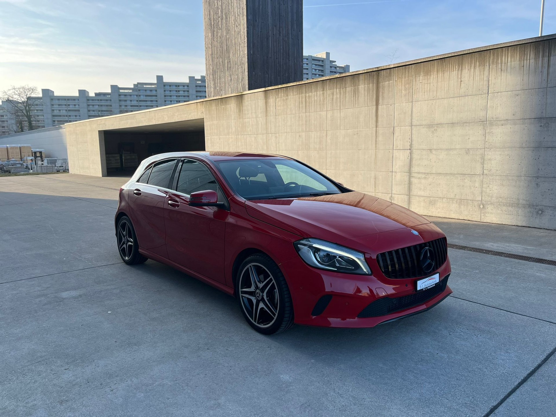 MERCEDES-BENZ A 180 Night Star-showroom-element-2