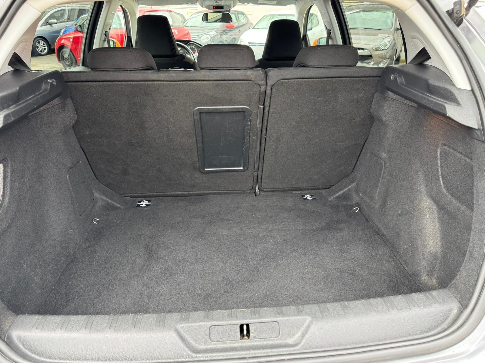 PEUGEOT 308 1.2 THP Allure-image-11