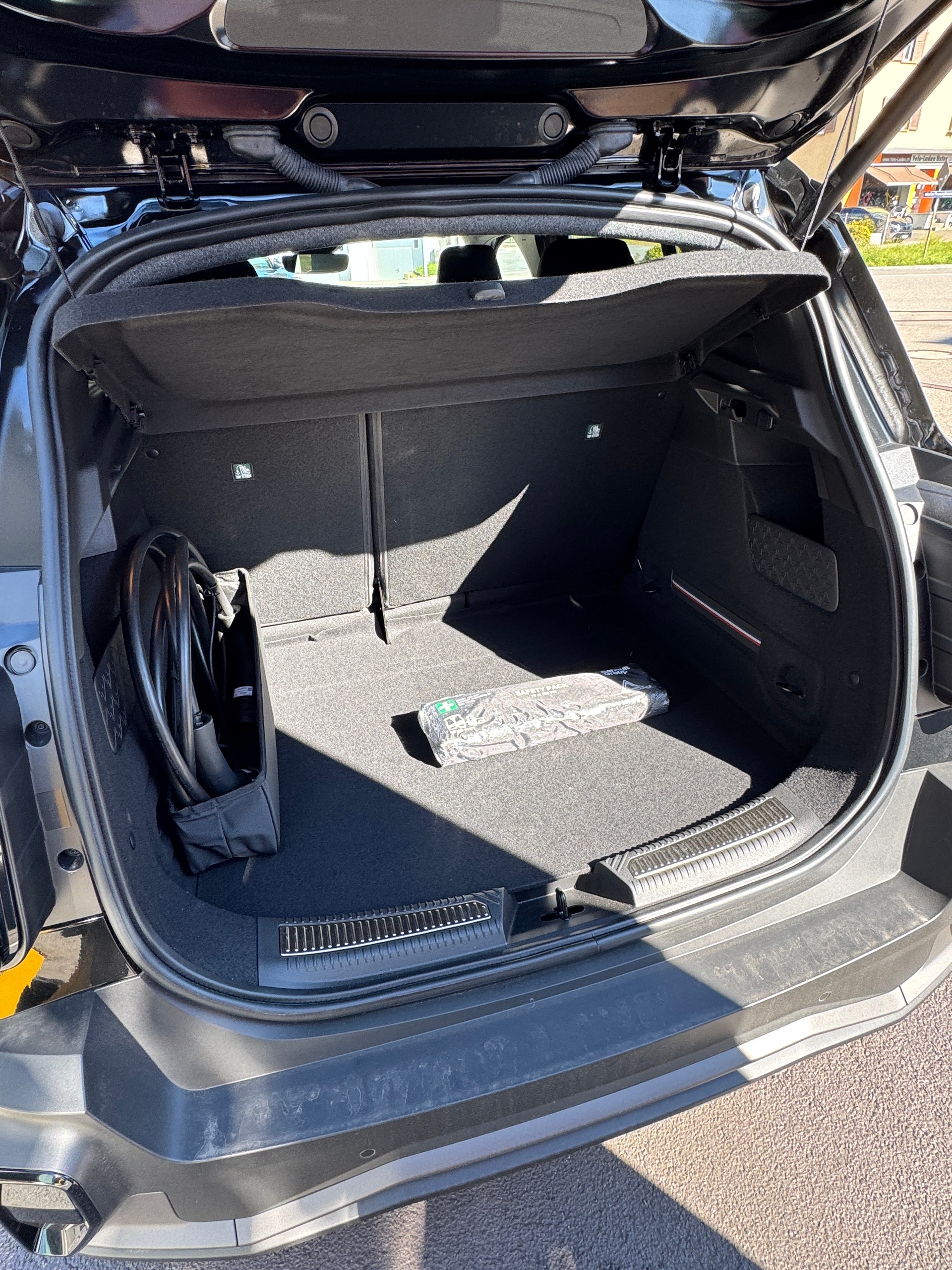 RENAULT R4 E-Tech Comfort Range 52 kWh Iconic-image-4