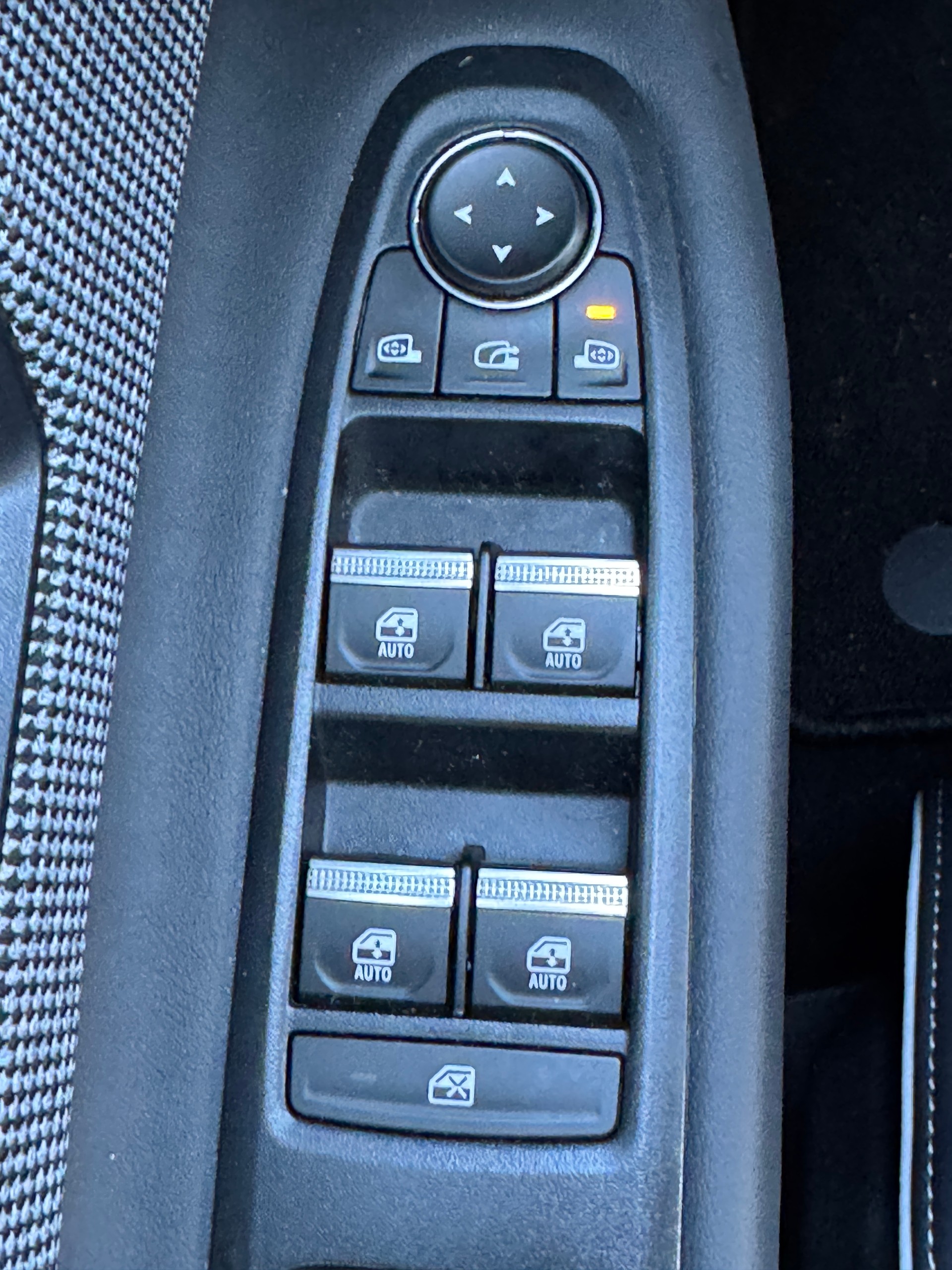 RENAULT R4 E-Tech Comfort Range 52 kWh Iconic-image-18