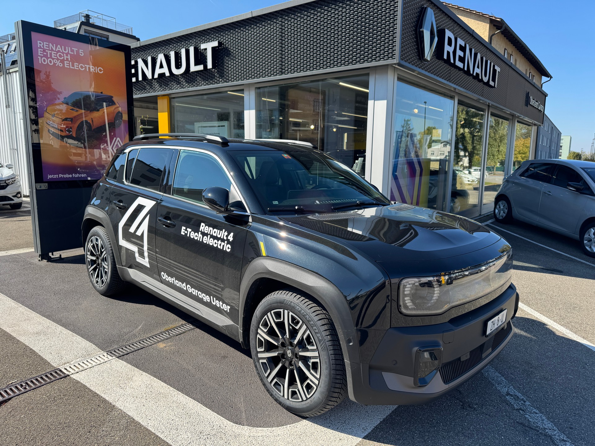 RENAULT R4 E-Tech Comfort Range 52 kWh Iconic