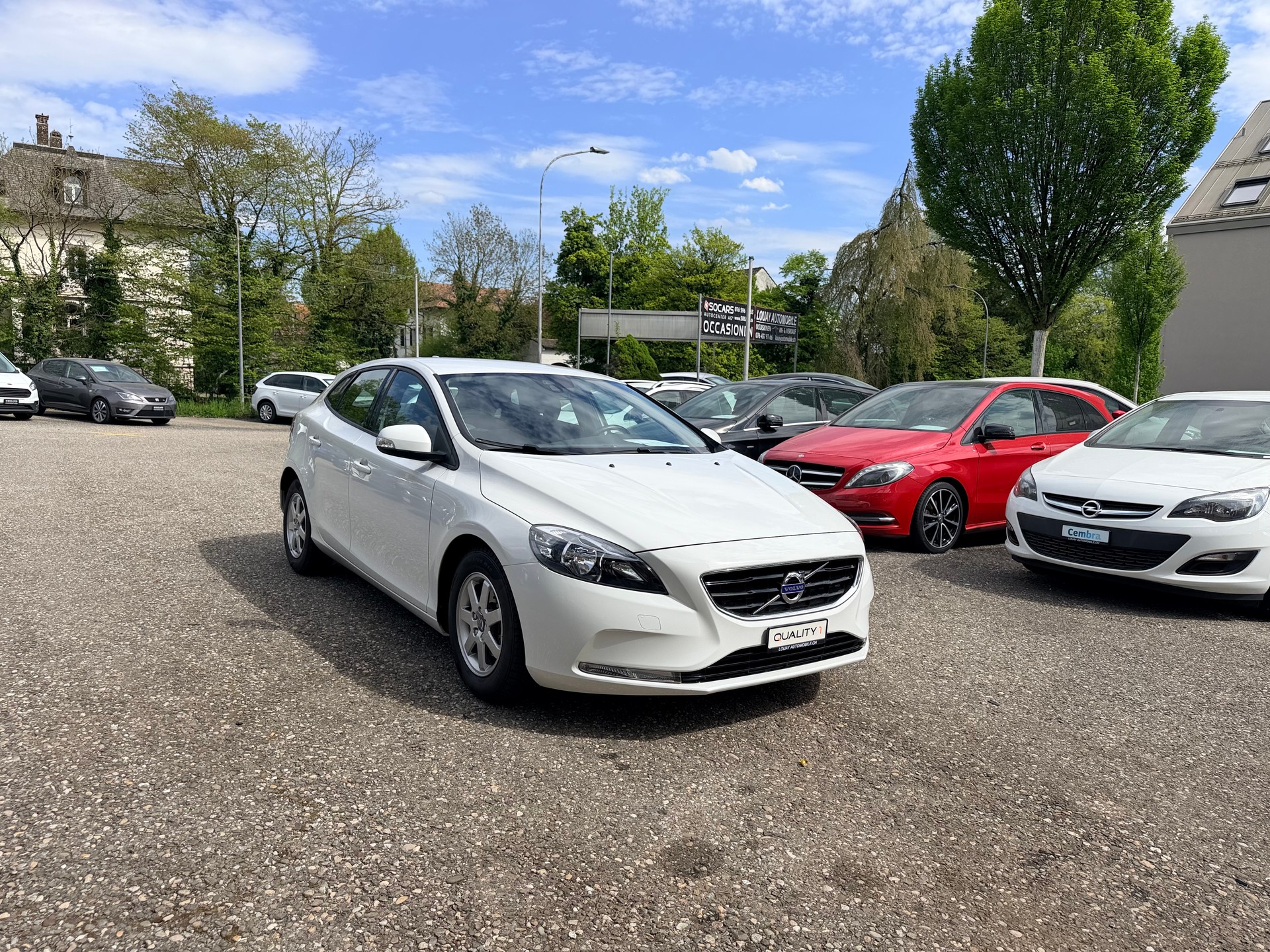 VOLVO V40 Cross Country D2 Momentum-showroom-element-1
