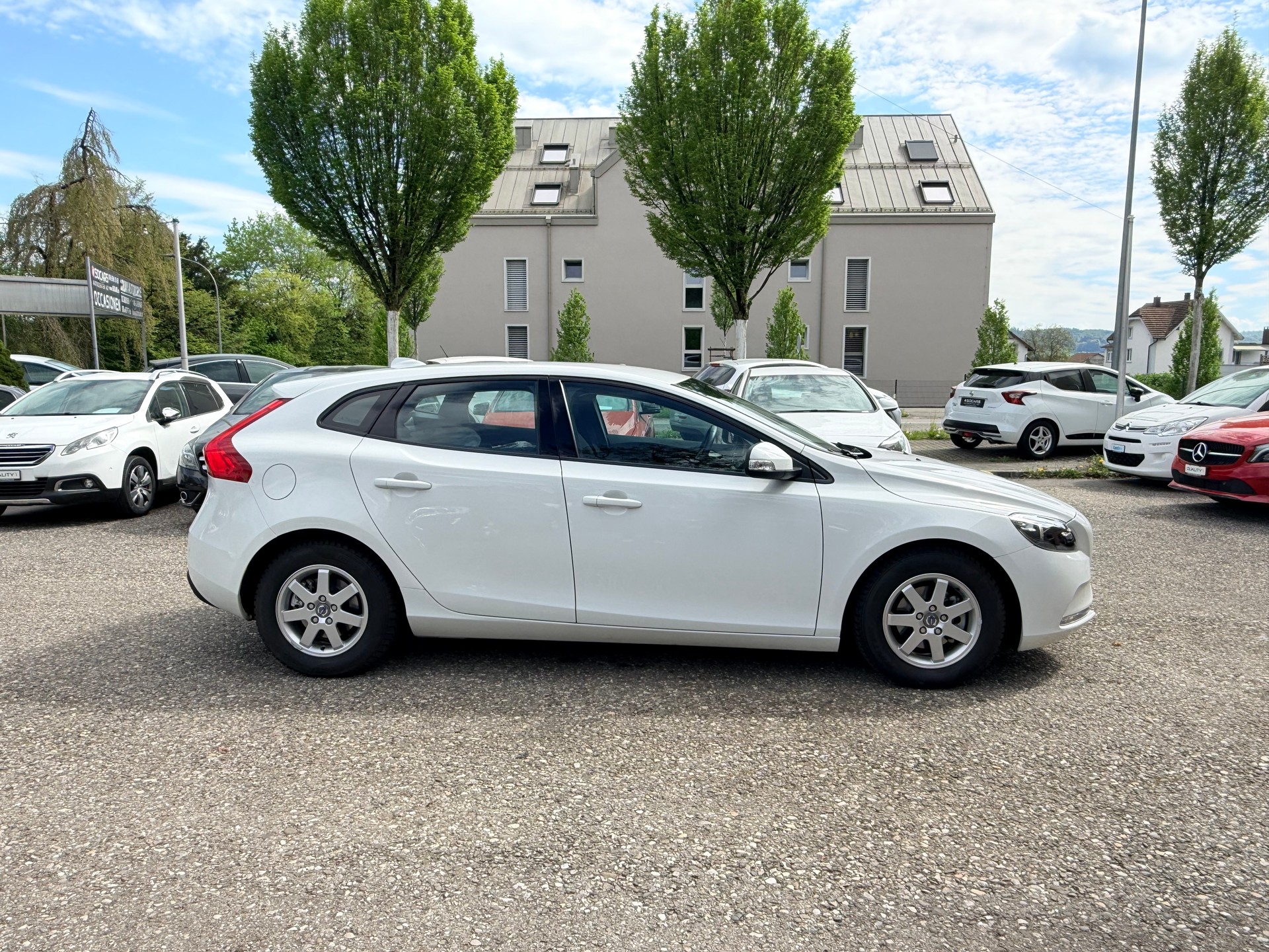 VOLVO V40 Cross Country D2 Momentum-image-4