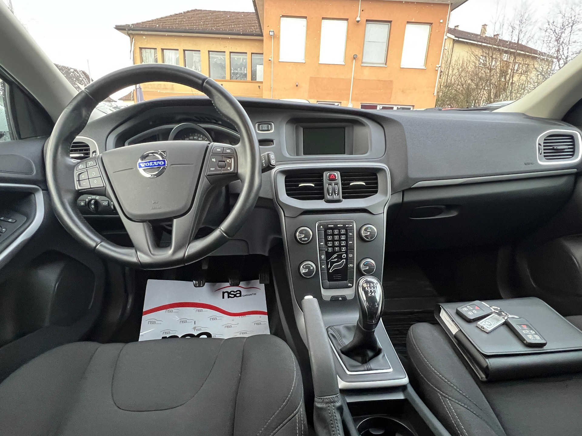 VOLVO V40 Cross Country D2 Momentum-image-10