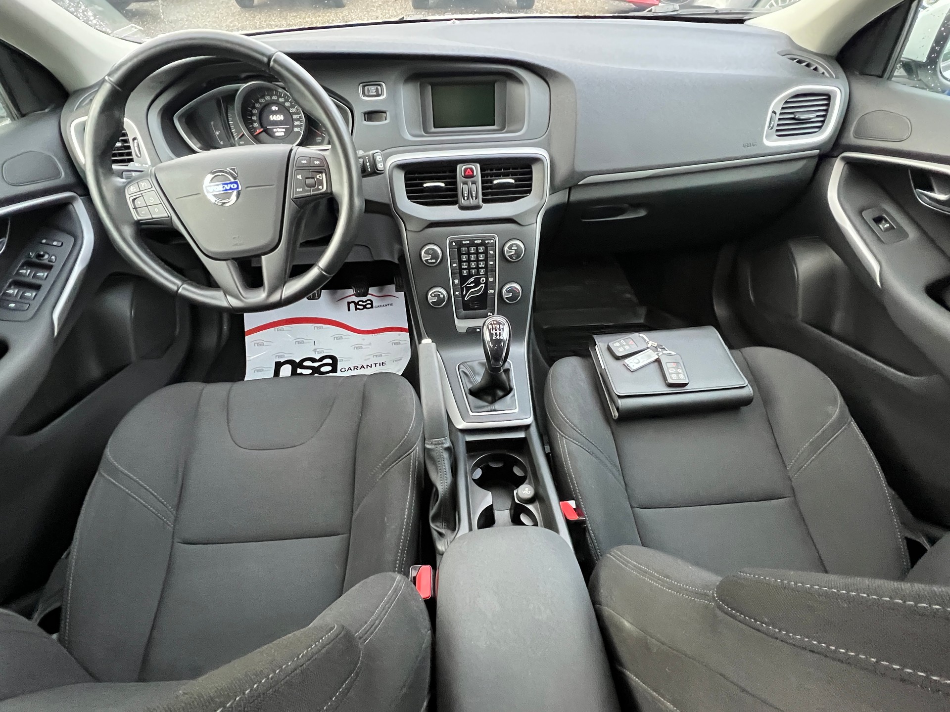 VOLVO V40 Cross Country D2 Momentum-image-9