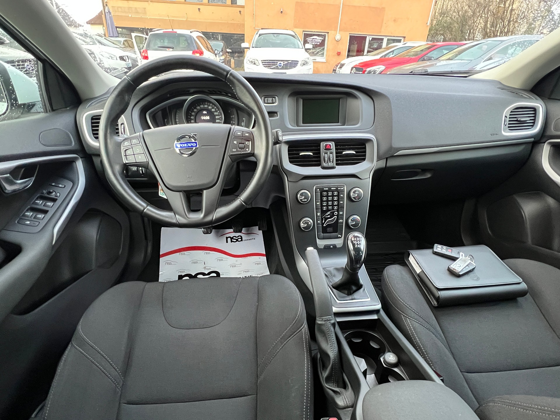 VOLVO V40 Cross Country D2 Momentum-image-11