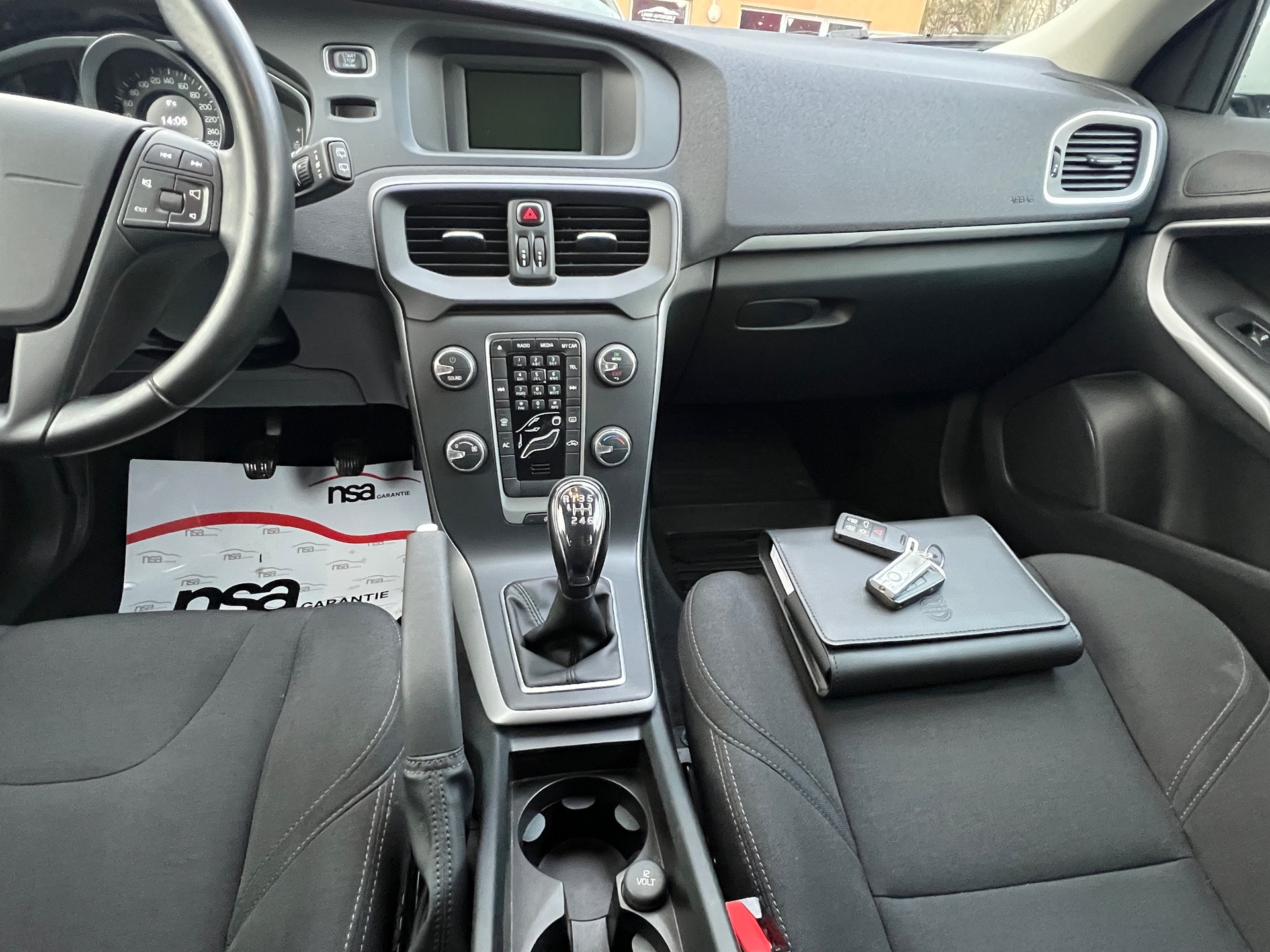 VOLVO V40 Cross Country D2 Momentum-image-12