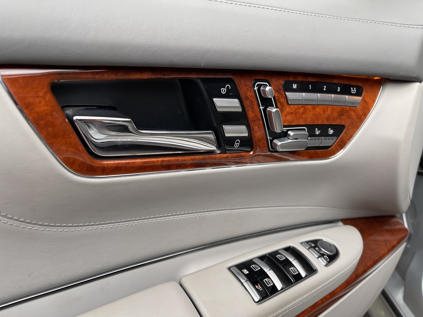MERCEDES-BENZ CL 63 AMG-image-12