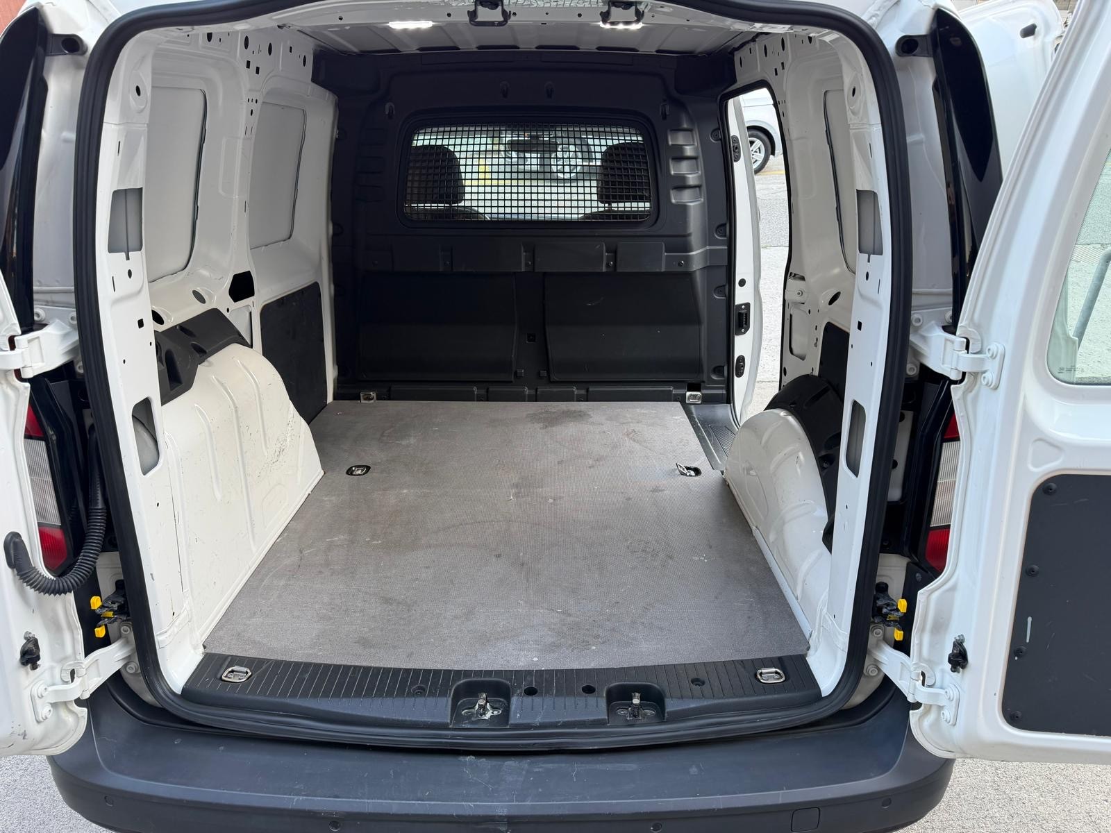 VW Caddy Cargo 1.5 TSI Entry DSG-image-6