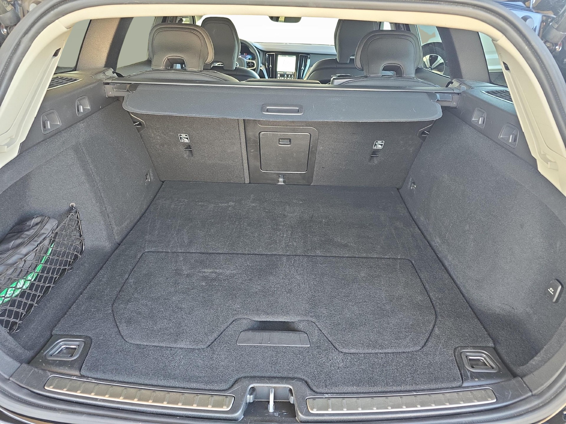 VOLVO V60 2.0 T6 TE Plus Dark eAWD / Jetzt mit attraktivem 1.9% Leasing!-image-11
