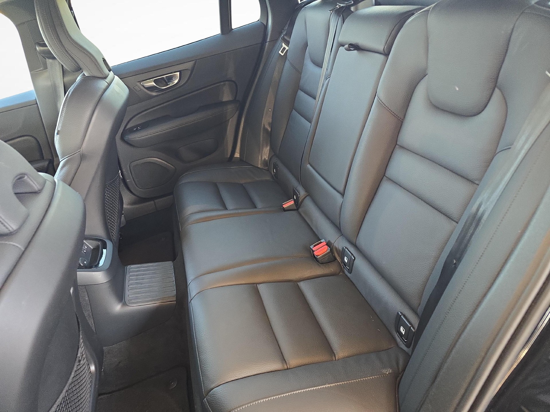 VOLVO V60 2.0 T6 TE Plus Dark eAWD / Jetzt mit attraktivem 1.9% Leasing!-image-10