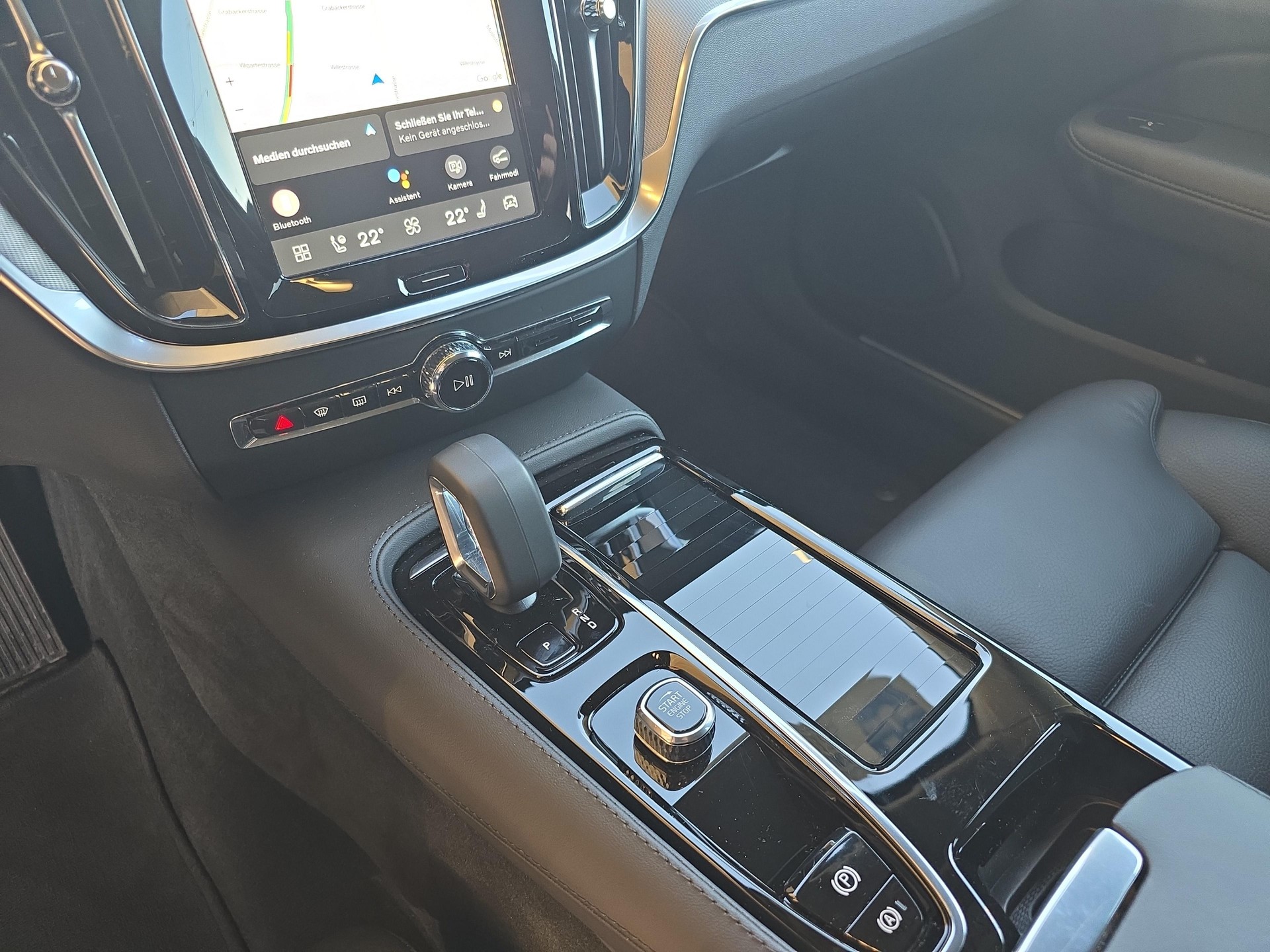 VOLVO V60 2.0 T6 TE Plus Dark eAWD / Jetzt mit attraktivem 1.9% Leasing!-image-15